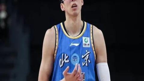 克莱汤普森10年三分球200记追平历史第二，仅次于库里12次纪录